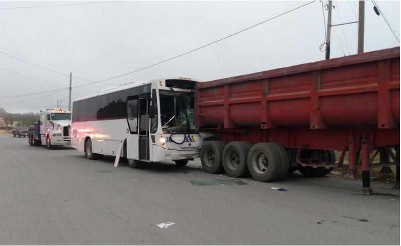 Accidente vial en Nuevo León deja 15 heridos