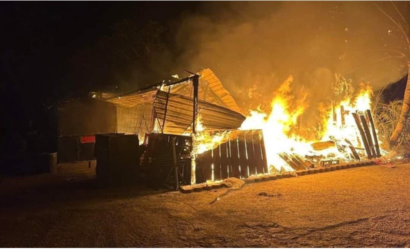 Incendio consume dos bares en Zona Diamante de Acapulco