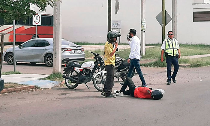 Resulta herido motociclista en la colonia Periodista