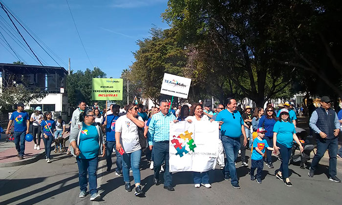 Realizan caminata por la inclusión; Autoridades y asociaciones sociales