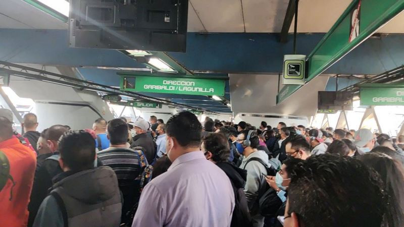 Avería en tren provoca retrasos en Línea 8 del Metro