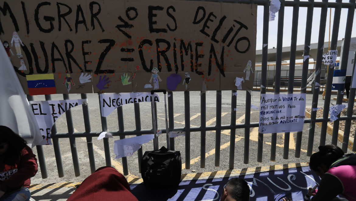 Familiares denuncian falta de apoyo de México para recuperar cuerpos de migrantes muertos en incendio