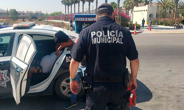 Auxilian policías a joven autista en el poblado Miguel Alemán