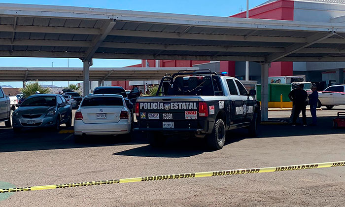 Ejecutan a hombre en estacionamiento de Soriana a plena luz del día