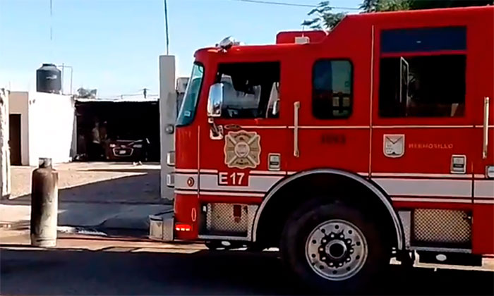 Sufre agente estatal quemaduras al quemarse su auto en la colonia Sahuaro