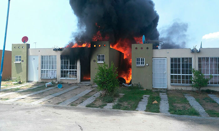 Arde vivienda en Real del Carmen