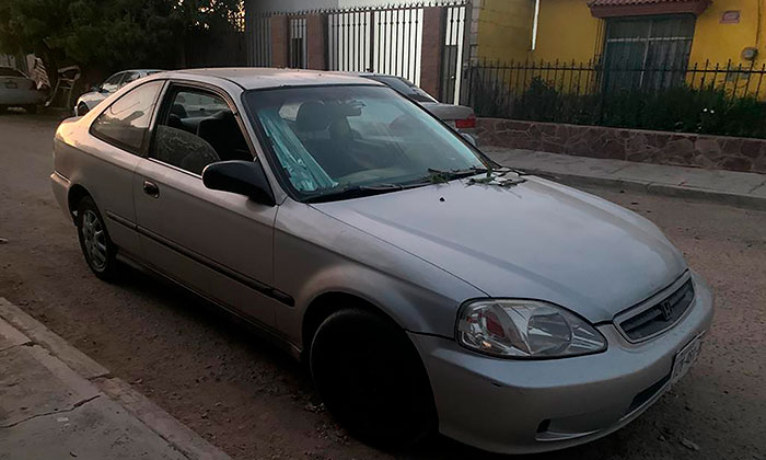 Abandonan maleantes carro robado en la colonia El Sahuaro