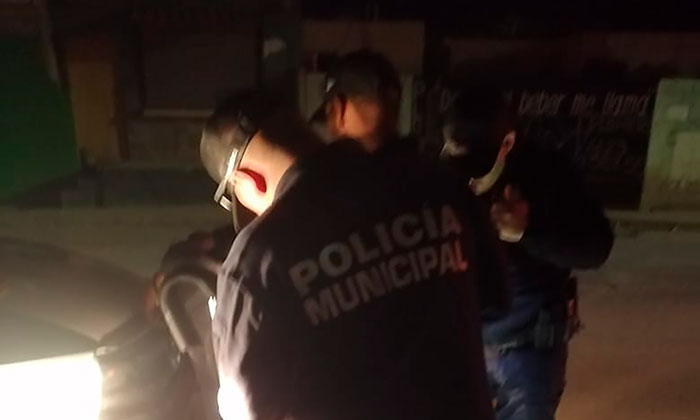 Cae joven por disparar al aire en la colonia Puerta Real