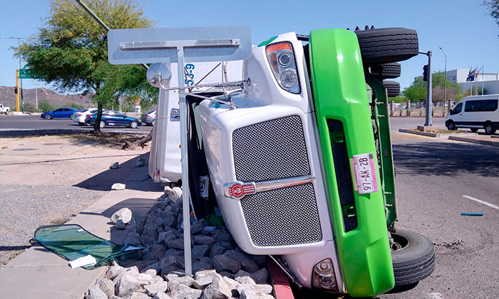 Provoca accidente vial volcadura en Parque Industrial