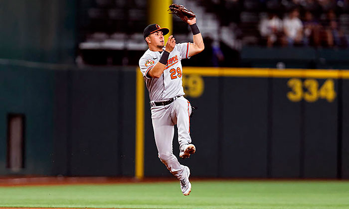 Luce sonorense en triunfo de Orioles ante Yanquis