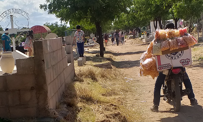 Invitan a tramitar permisos para venta de flores y alimentos