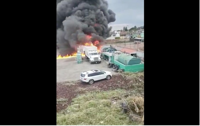 Explota un tanque de diésel en una base de autobuses en Cholula, Puebla