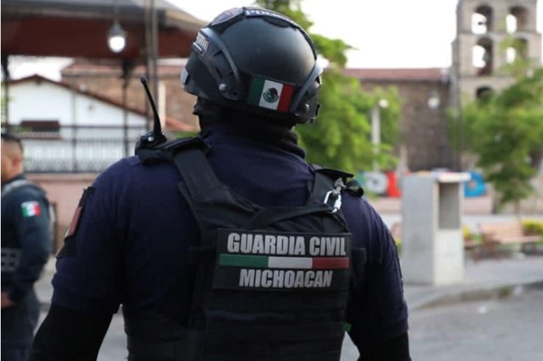 Autoridades descubren fosa clandestina con 7 cadáveres en barranca de Michoacán