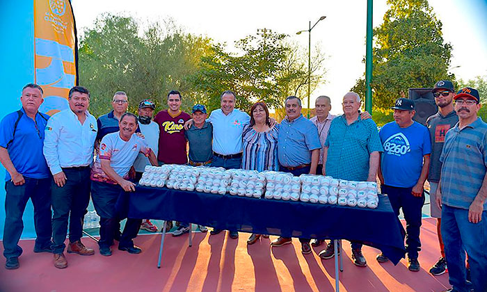 Entrega alcalde canchas públicas de pickleball en el Cárcamo