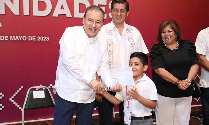 Garantizan becas a estudiantes de Sonora