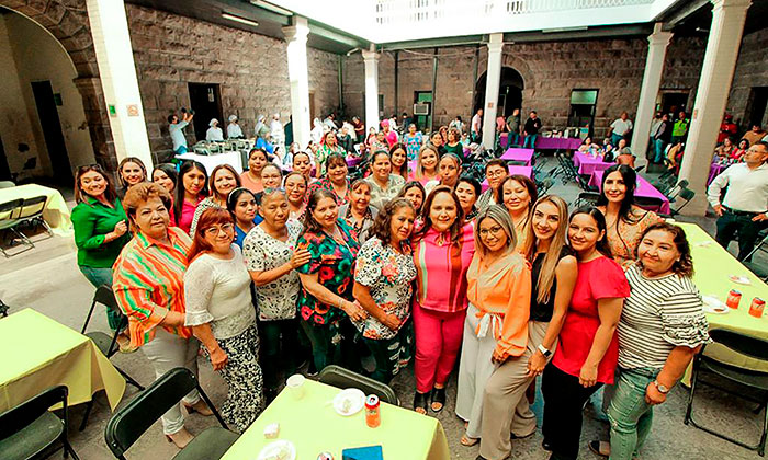 Reconoce Ayuntamiento de Guaymas a mamás trabajadoras