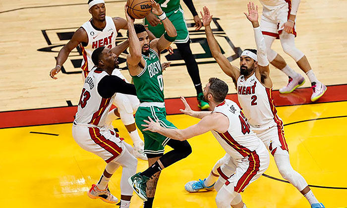 Celtics se niegan a caer y vencen al Heat gracias a Tatum