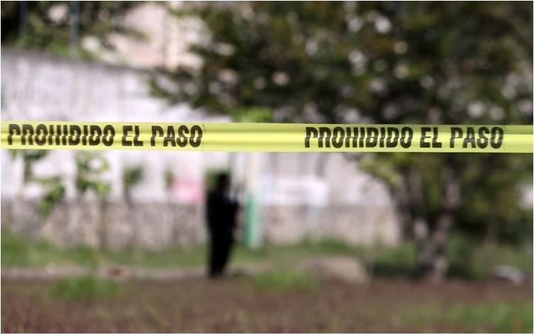 Cuelgan a hombre muerto y desnudo en puente de San Luis Potosí