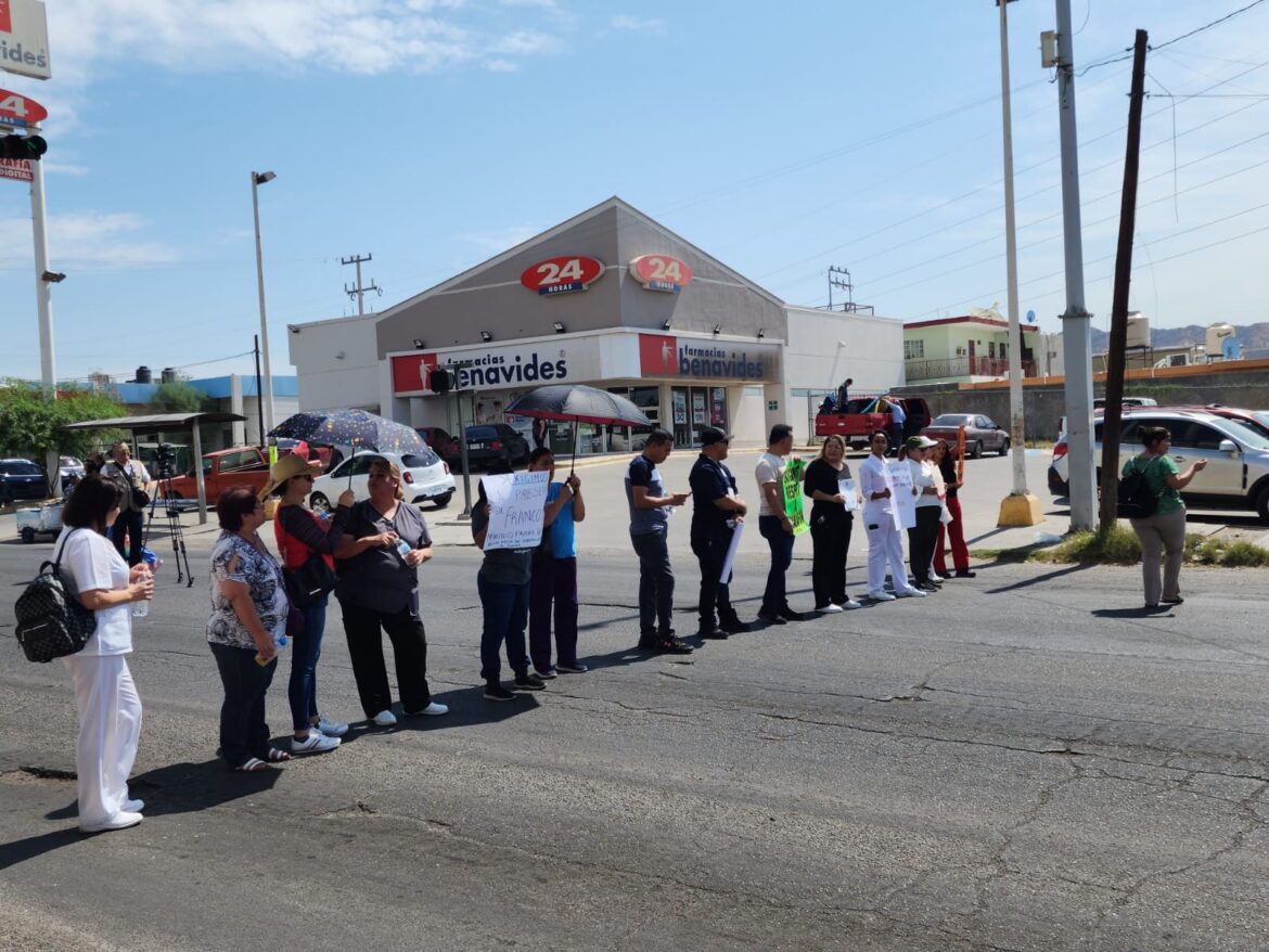 Personal de salud del estado bloquean circulación de la Reforma frente al HIES; piden reactivación de promociones sindicales