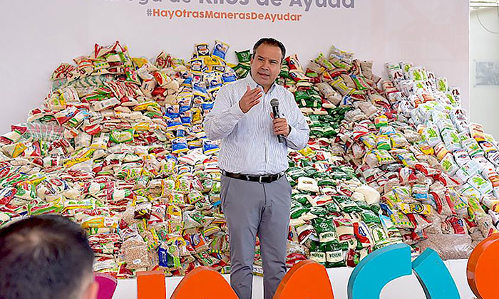 Entrega alimentos a organismos sociales; El alcalde Antonio Astiazarán