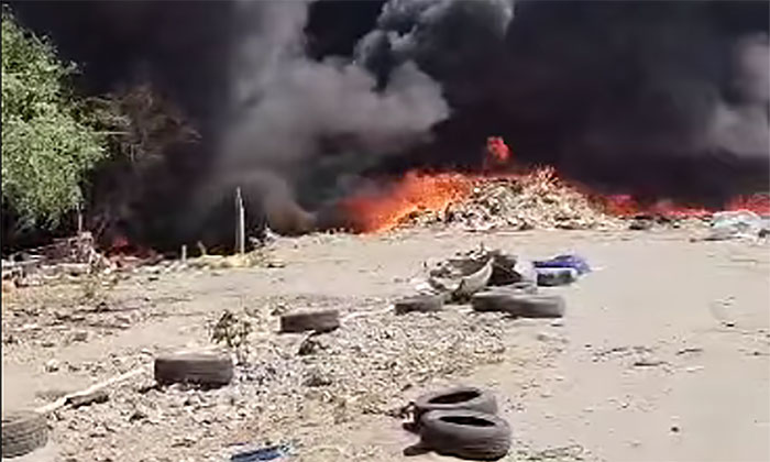 Sofocan incendio en basurero clandestino al final del bulevar Lázaro Cárdenas