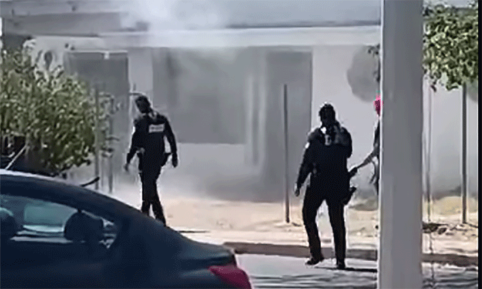 Moviliza a policías una riña en la calle en la colonia Centenario