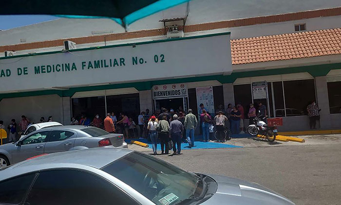 Desalojan a pacientes y personal de clínica del IMSS en la colonia Balderrama