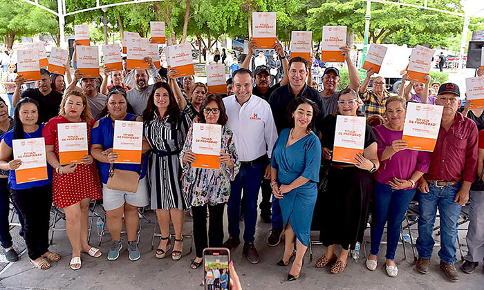 Rebasa meta de entrega de títulos de propiedad; El alcalde Antonio Astiazarán