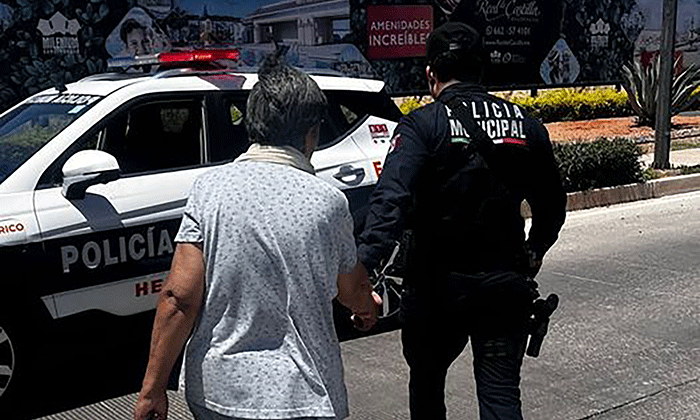 Localizan policías a anciana extraviada