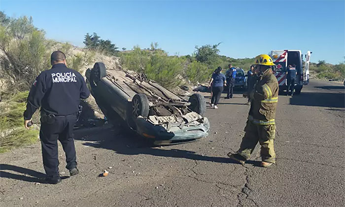 Deja volcamiento tres menores con lesiones en Nogales