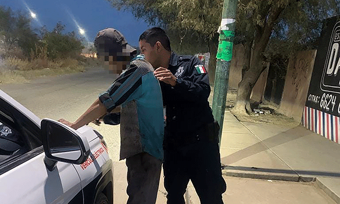 Cachetea a esposa y lo aprehenden en la colonia Sahuaro Indeco