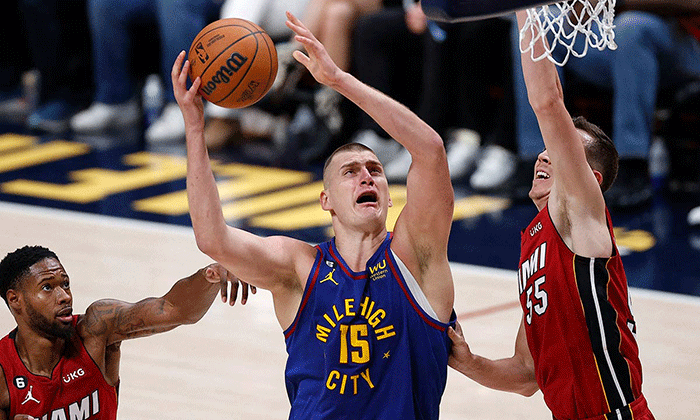 Nuggets y Jokic pegan primero ante Heat en Finales de NBA