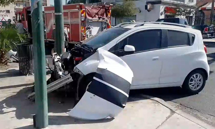 Deja colisión una mujer herida en pleno Centro de Hermosillo