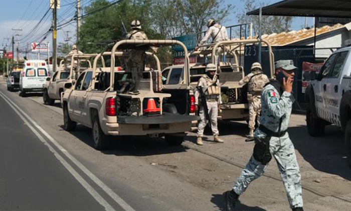 Choca patrulla de la Guardia Nacional en los bulevares García Morales y Quintero Arce