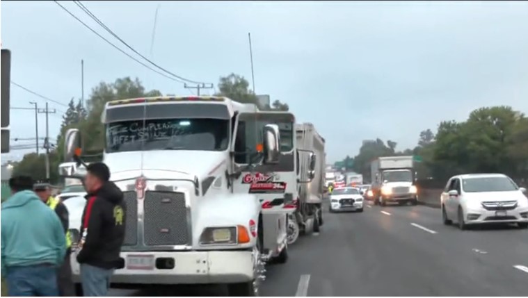 Caos vial en la México-Querétaro por carambola