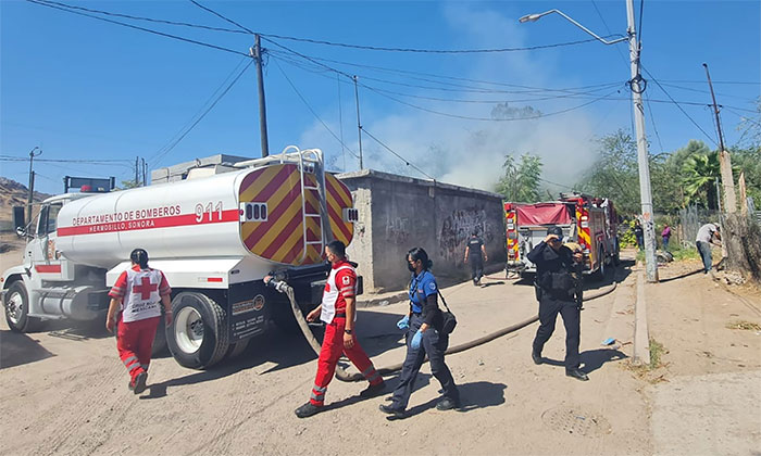 Consume incendio dos humildes viviendas en la colonia La Matanza