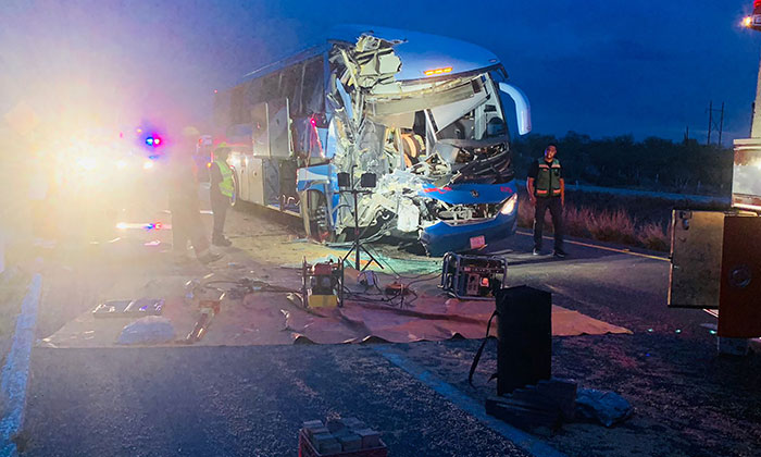 Deja camionazo 22 heridos en la carretera Santa Ana-Altar