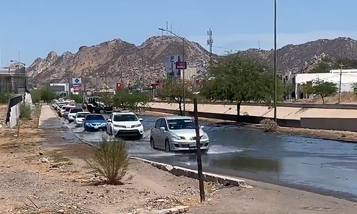 Reparan fuga de aguas negras en Paseo Río Sonora; Autoridades de Aguah