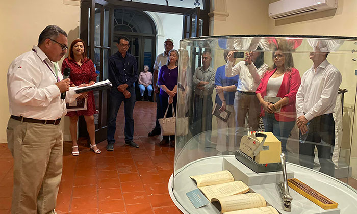 Exponen muestra filatélica en el Museo Regional