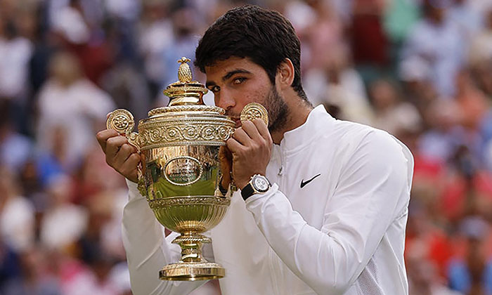 Se corona Carlos Alcaraz en Wimbledon; Vence al icónico Novak Djokovic