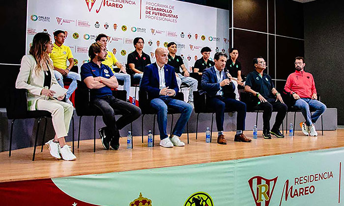 Presentan a futbolistas mexicanos que irán al Sporting de Gijón