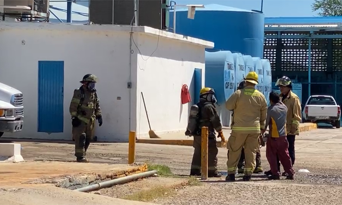 Evacuan a personal por fuga de amoniaco en una hielería de la colonia La Metalera