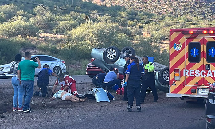 Dos mujeres heridas en volcamiento