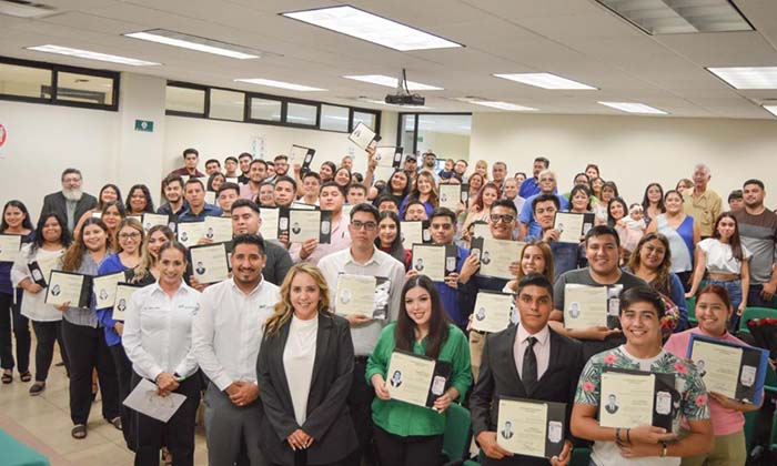 Entregan 60 títulos profesionales en la Universidad Tecnológica de Guaymas