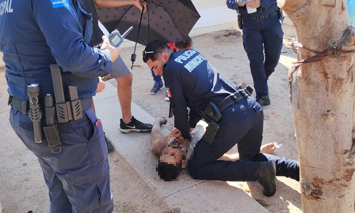 Reaniman policías a hombre electrocutado en el fraccionamiento Tierra Nueva