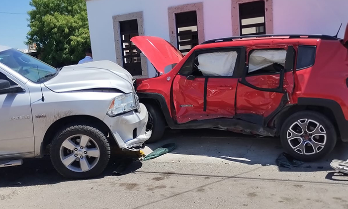 Deja “encontronazo” daños materiales en la colonia San Benito