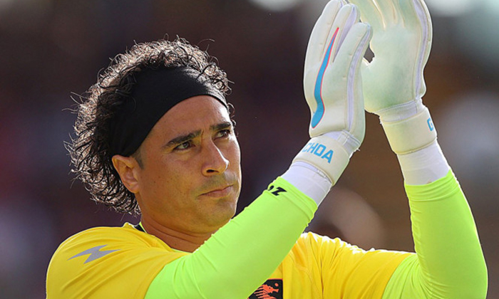 Salva Guillermo Ochoa al Salernitana