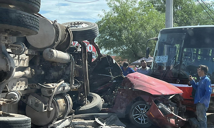 Deja triple choque una persona herida en la salida a La Colorada