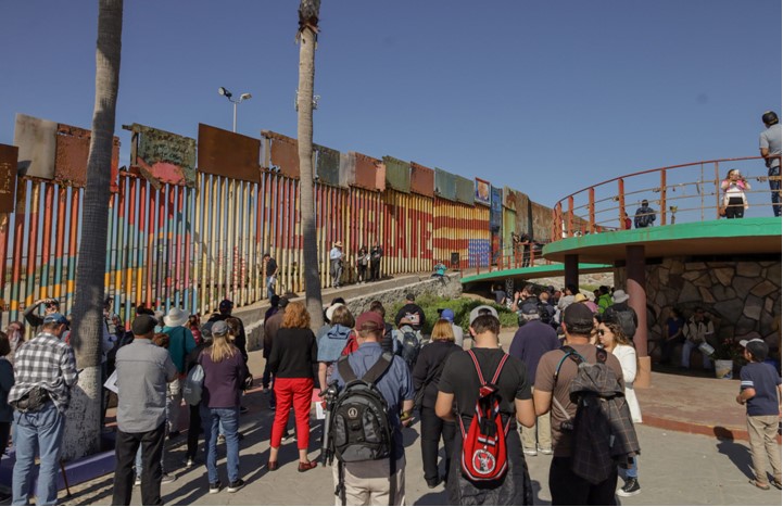 Renovación de muro fronterizo en Tijuana ha sido objeto de críticas y condenas por parte de algunos activistas