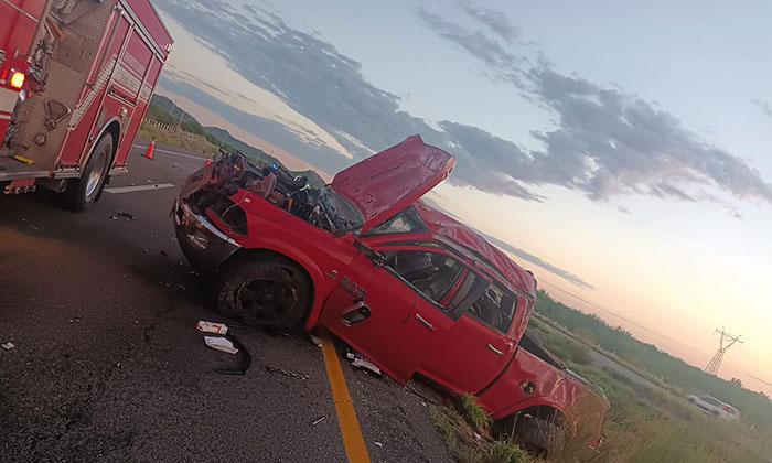 Mueren madre e hijo al volcarse en la carretera federal